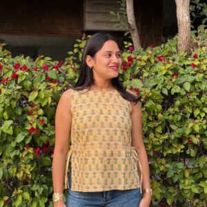 Elegant sleeveless kurti